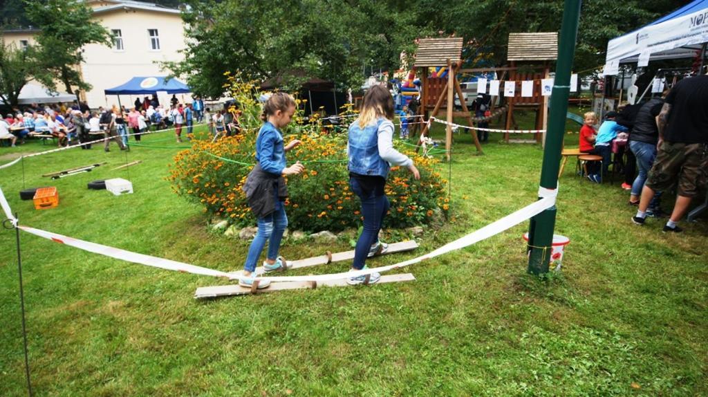 Gosciniec Jas -Sniadania I Obiadokolacje Szwedzki Stol W Cenie Bezplatny Parking 斯克拉斯卡波伦巴 外观 照片