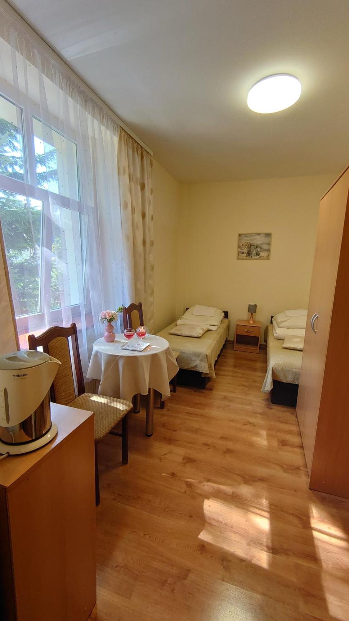 Gosciniec Jas -Sniadania I Obiadokolacje Szwedzki Stol W Cenie Bezplatny Parking 斯克拉斯卡波伦巴 外观 照片